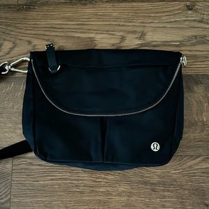 Black Lululemon crossbody purse